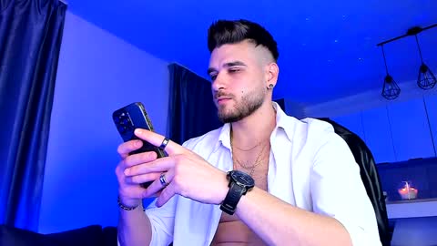 Snapshot of paris_lock chatting on December 28, 11:05 pm Paris online show from December 28, 11:05 pm