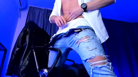 Snapshot of paris_lock chatting on December 29, 5:10 am Paris online show from December 29, 5:10 am