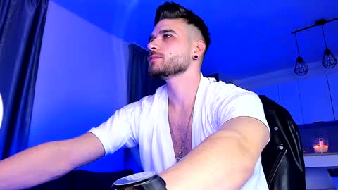 Snapshot of paris_lock chatting on December 30, 11:06 pm Paris online show from December 30, 11:06 pm