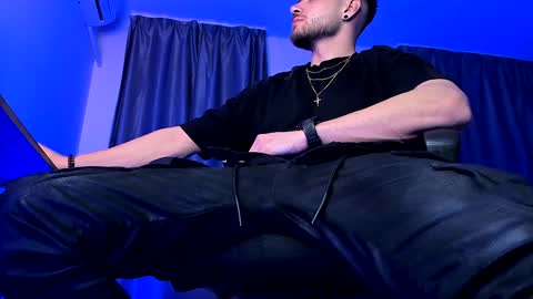 Snapshot of paris_lock chatting on January 17, 10:23 pm Paris online show from January 17, 10:23 pm