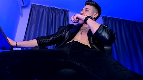 Snapshot of paris_lock chatting on January 22, 12:38 am Paris online show from January 22, 12:38 am