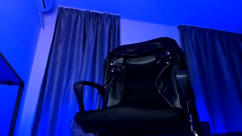 Snapshot of paris_lock chatting on January 30, 9:47 pm Paris online show from January 30, 9:47 pm