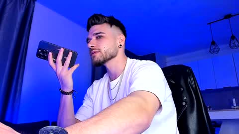 Snapshot of paris_lock chatting on January 31, 8:33 pm Paris online show from January 31, 8:33 pm