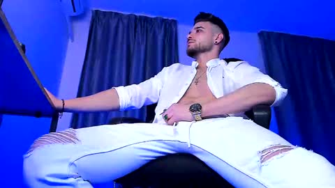 Snapshot of paris_lock chatting on February 1, 11:58 pm Paris online show from February 1, 11:58 pm