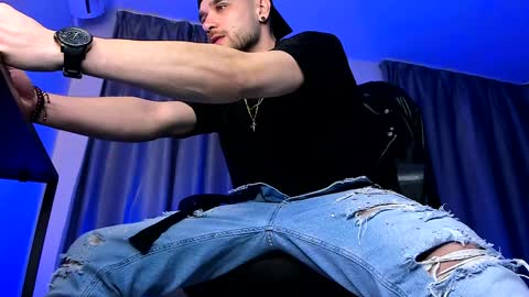 Snapshot of paris_lock chatting on February 3, 6:24 am Paris online show from February 3, 6:24 am