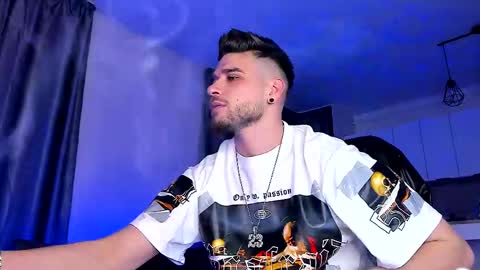 Snapshot of paris_lock chatting on February 15, 7:06 pm Paris online show from February 15, 7:06 pm