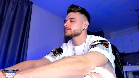 Snapshot of paris_lock chatting on February 15, 10:42 pm Paris online show from February 15, 10:42 pm