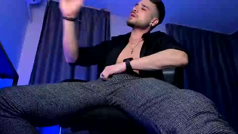 Snapshot of paris_lock chatting on February 16, 9:59 pm Paris online show from February 16, 9:59 pm