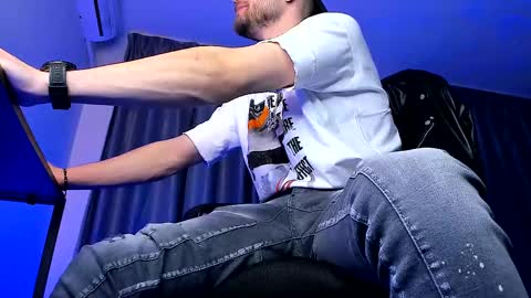 Snapshot of paris_lock chatting on February 25, 3:42 am Paris online show from February 25, 3:42 am