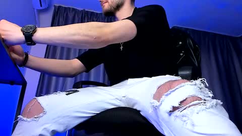 Snapshot of paris_lock chatting on March 6, 5:14 am Paris online show from March 6, 5:14 am