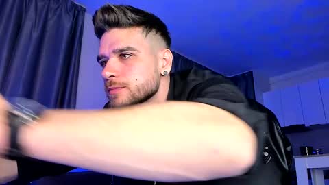 Snapshot of paris_lock chatting on March 10, 1:01 am Paris online show from March 10, 1:01 am