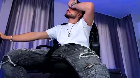 Snapshot of paris_lock chatting on October 5, 10:57 am Paris online show from October 5, 10:57 am