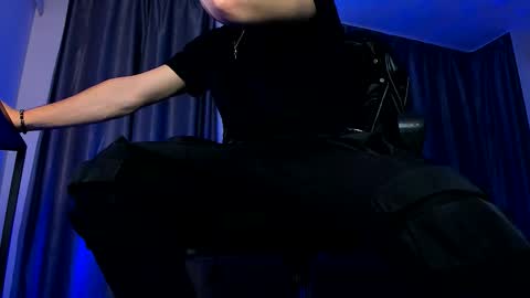 Snapshot of paris_lock chatting on November 25, 6:19 pm Paris online show from November 25, 6:19 pm