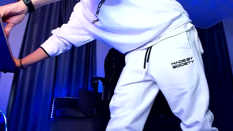 Snapshot of paris_lock chatting on December 5, 7:10 pm Paris online show from December 5, 7:10 pm