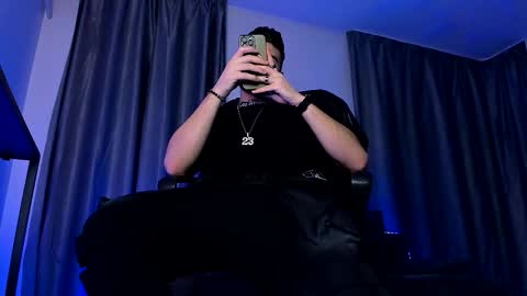 Snapshot of paris_lock chatting on December 17, 8:15 pm Paris online show from December 17, 8:15 pm