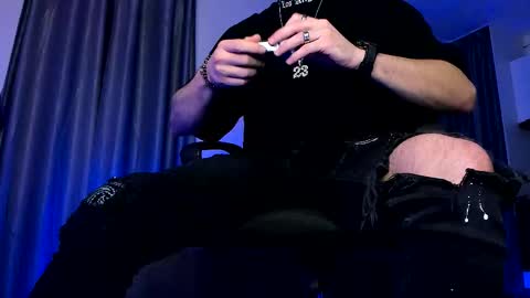 Snapshot of paris_lock chatting on December 18, 10:27 pm Paris online show from December 18, 10:27 pm