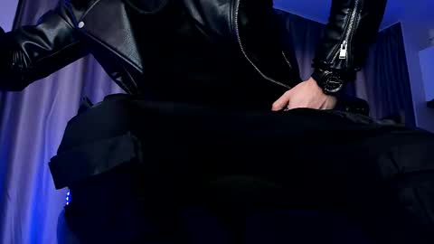 Snapshot of paris_lock chatting on December 21, 10:55 am Paris online show from December 21, 10:55 am