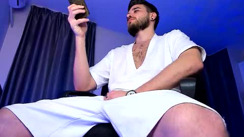 Snapshot of paris_lock chatting on January 8, 1:08 am Paris online show from January 8, 1:08 am