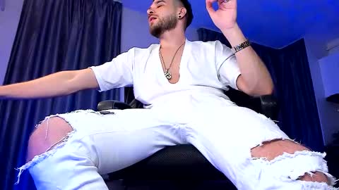 Snapshot of paris_lock chatting on January 15, 6:00 pm Paris online show from January 15, 6:00 pm