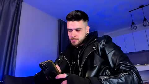 Snapshot of paris_lock chatting on February 1, 8:29 pm Paris online show from February 1, 8:29 pm