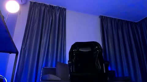 Snapshot of paris_lock chatting on February 10, 9:41 pm Paris online show from February 10, 9:41 pm