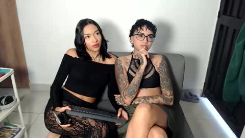 Snapshot of parisandvi chatting on January 12, 10:15 pm parisandvi online show from January 12, 10:15 pm