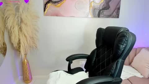 Paris  online show from January 10, 1:18 am