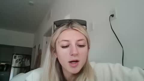 parisbaby2000 online show from October 10, 3:22 pm