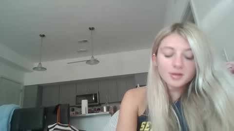 parisbaby2000 online show from October 27, 3:05 pm