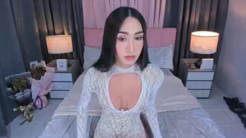 parismilker online show from June 10, 10:30 pm