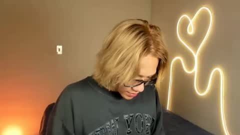 connie online show from December 8, 8:25 pm