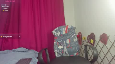 Parys Moore online show from December 4, 1:15 am