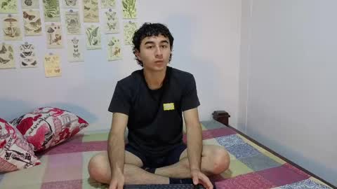 Snapshot of patri_ck_villa chatting on April 17, 4:32 pm patri_ck_villa online show from April 17, 4:32 pm