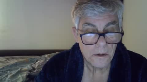 Snapshot of patrick5275 chatting on December 1, 8:20 pm patrick5275 online show from December 1, 8:20 pm