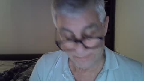 Snapshot of patrick5275 chatting on December 20, 10:22 pm patrick5275 online show from December 20, 10:22 pm