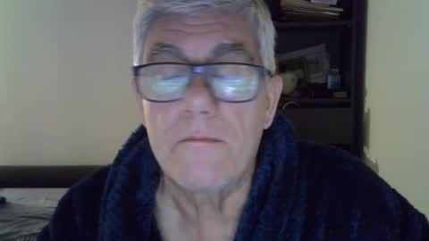 Snapshot of patrick5275 chatting on December 30, 6:53 am patrick5275 online show from December 30, 6:53 am