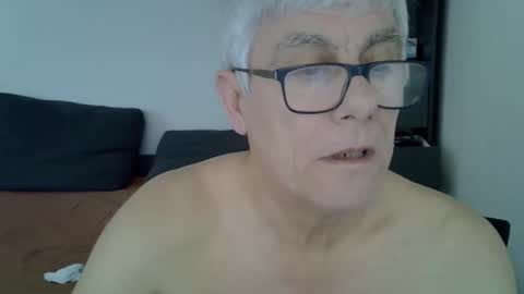 Snapshot of patrick5275 chatting on February 2, 9:08 am patrick5275 online show from February 2, 9:08 am