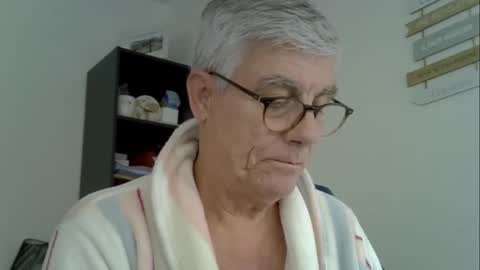 Snapshot of patrick5275 chatting on October 14, 8:26 am patrick5275 online show from October 14, 8:26 am