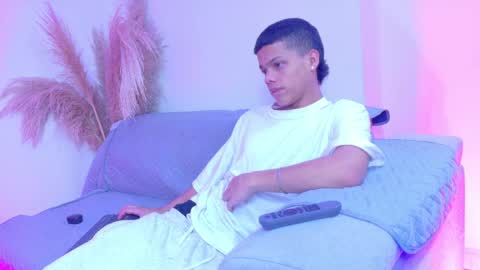 Snapshot of patriickmiller_ chatting on May 30, 7:22 pm Patrick online show from May 30, 7:22 pm