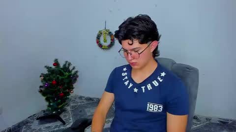 Snapshot of patrik027 chatting on December 10, 11:40 pm .... online show from December 10, 11:40 pm