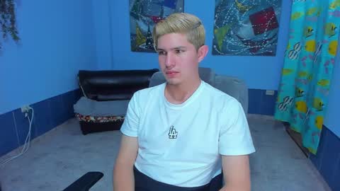 Snapshot of patrik027 chatting on October 13, 5:18 am .... online show from October 13, 5:18 am