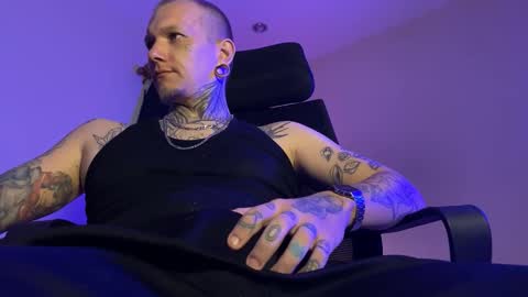 Snapshot of paul_razor chatting on December 17, 12:05 am Paul online show from December 17, 12:05 am