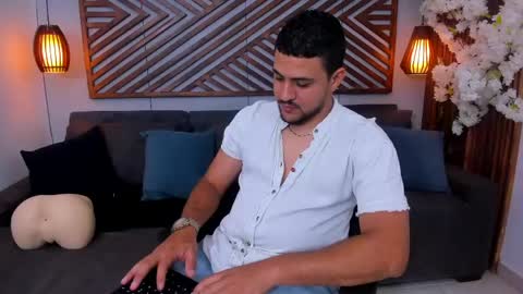 Snapshot of paul_rivera chatting on May 1, 1:21 am Paul Rivera online show from May 1, 1:21 am