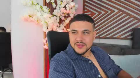 Snapshot of paul_rivera chatting on May 19, 9:32 pm Paul Rivera online show from May 19, 9:32 pm
