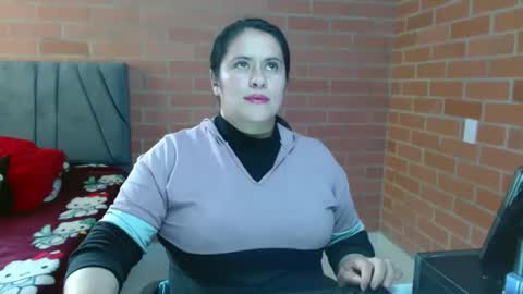 paula__117 online show from April 8, 9:26 pm