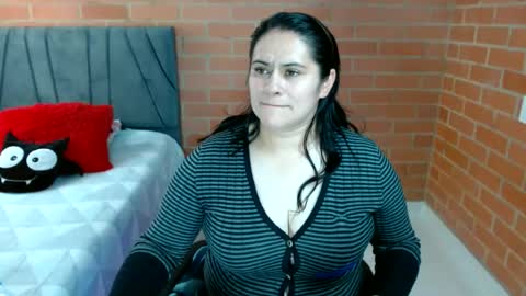 paula__117 online show from June 18, 8:13 pm
