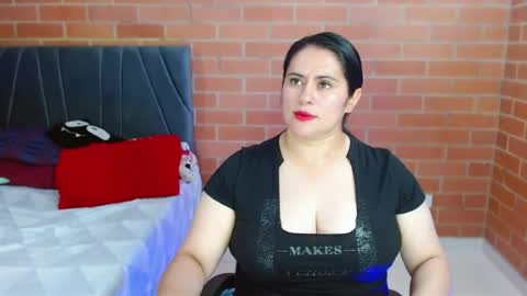 paula__117 online show from August 3, 11:30 pm