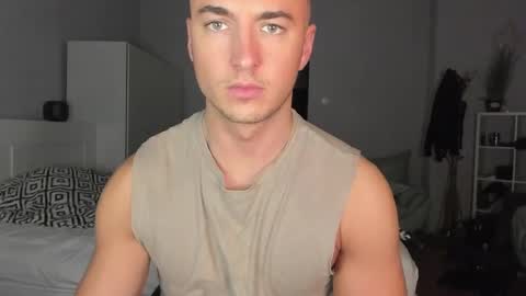 paulblack021 online show from November 18, 7:40 pm