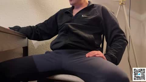 Snapshot of paulchen234xxx chatting on February 7, 7:17 pm toni-paul online show from February 7, 7:17 pm