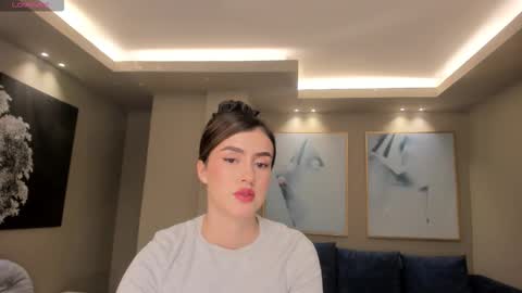 Paulina Santos  online show from February 3, 8:03 pm